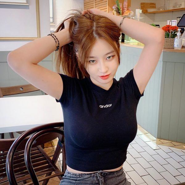 #韩国反差母狗巨乳模特儿